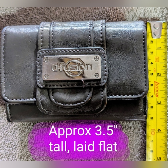 d-fusion brand, grey colour tri fold small wallet, lots of space, GUC - Picture 2 of 14